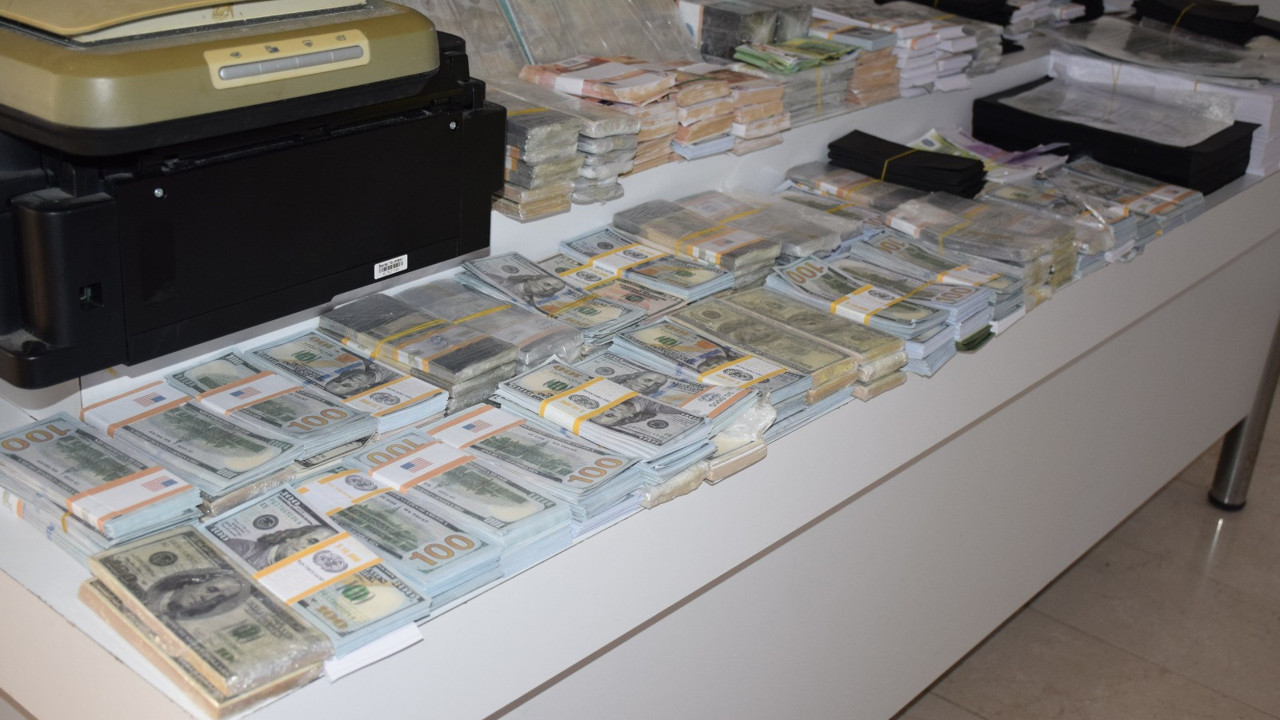 Gerçek 130 bin doları verip yerine sahte dolarları aldı. Dimyat’a pirince giderken evdeki bulgurdan oldular