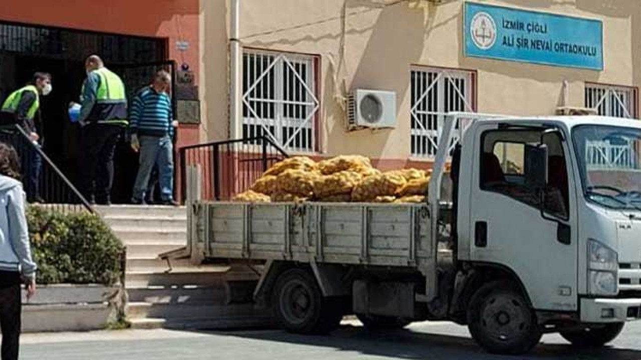 İzmir İl Milli Eğitim Müdürü 'Konuyla ilgili bilgim yok' dedi ama patates kamyonları okul bahçesinde