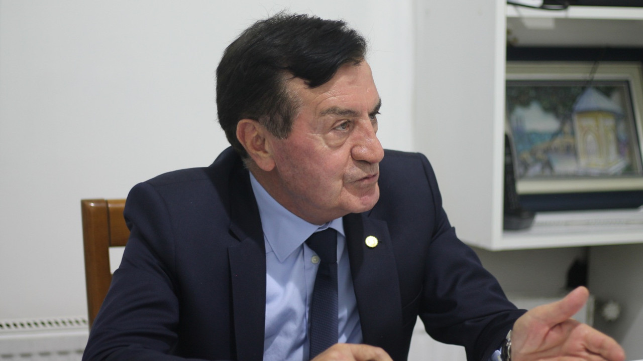 Osman Pamukoğlu 1915 gerçeğini böyle anlattı: Rus subaylarının utanarak yazıyoruz dedikleri anılar. Van Gölü’nde her gün kıyıya vuran onlarca Türk’ün cesetleri toplanmıştır.