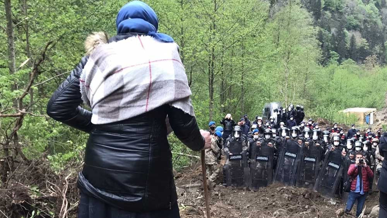 Bu duruşuyla direnişin simgesi oldu. Doğa katliamı dünya basınında