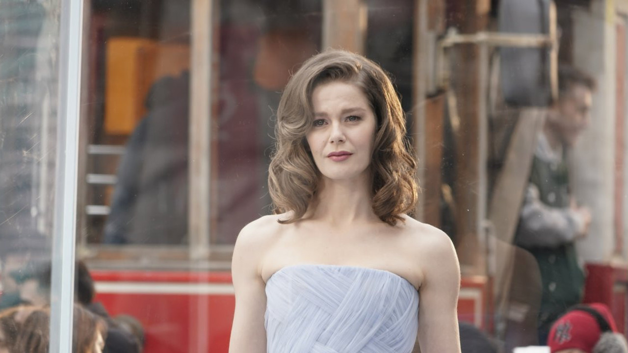 Kanal D'nin Camdaki Kız dizisinin yıldızı Burcu Biricik'in gerçek mesleği ortaya çıktı