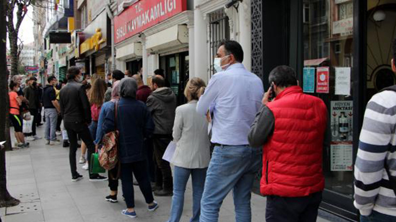 Şehir dışına çıkacaklar kaymakamlığa akın etti. Tam kapanma öncesi İstanbul’dan kaçış hız kesmedi