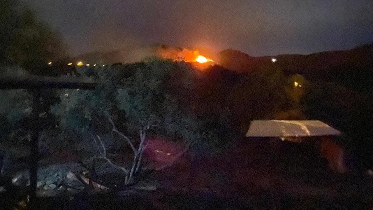 Milas'ta ormanlık alandaki yangın büyüyor. Ekipler bölgede