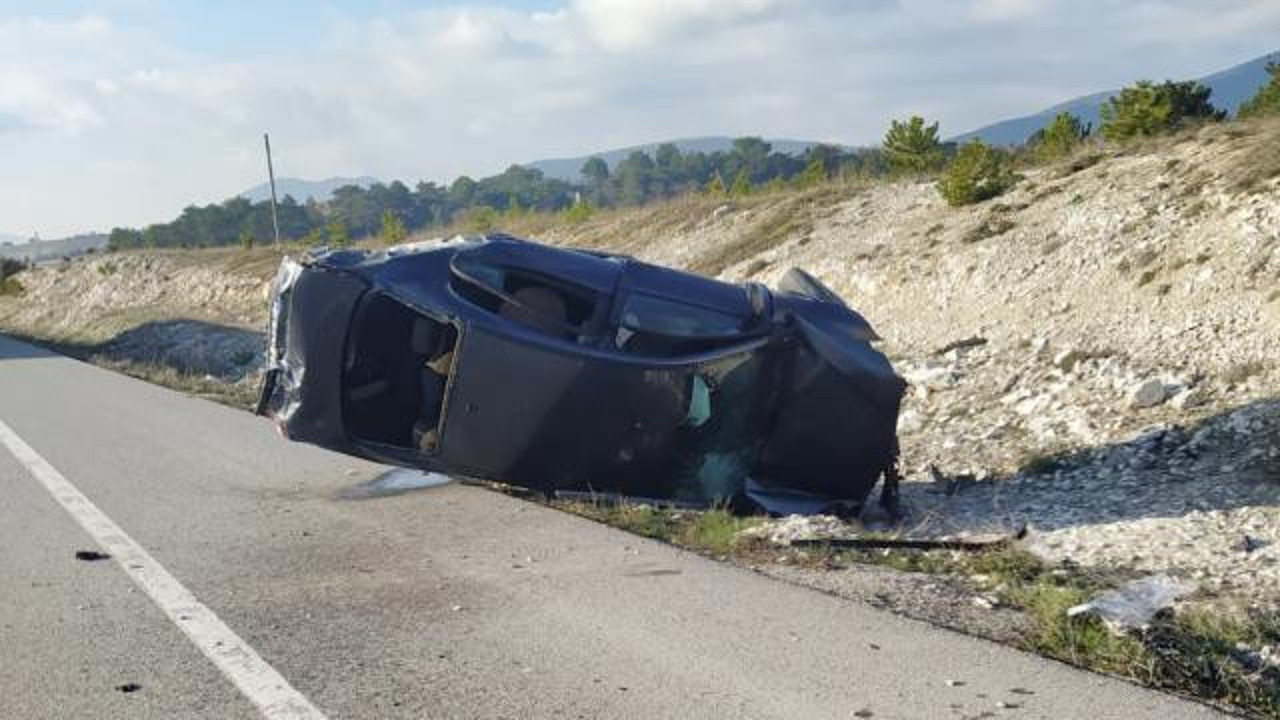 Kütahya'da hafif ticari araç şarampole devrildi: 1 ölü