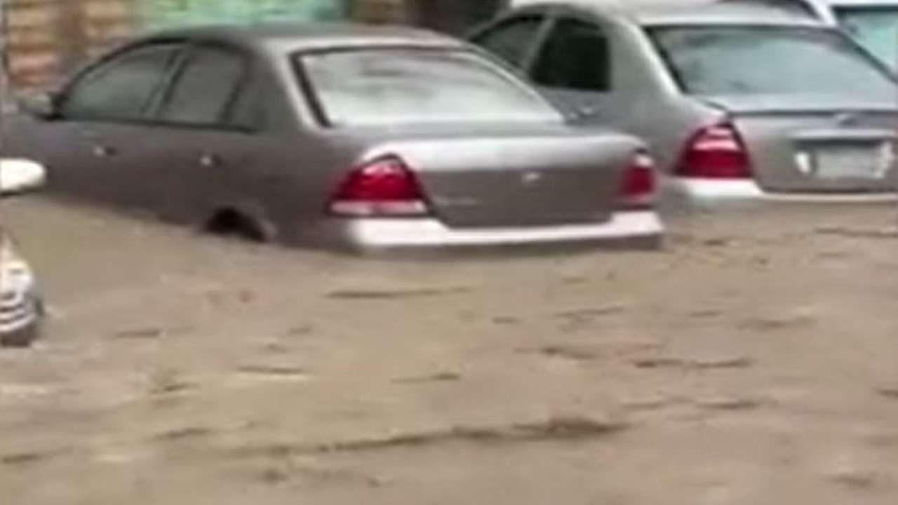 Mekke'yi önce dolu sonra sel vurdu