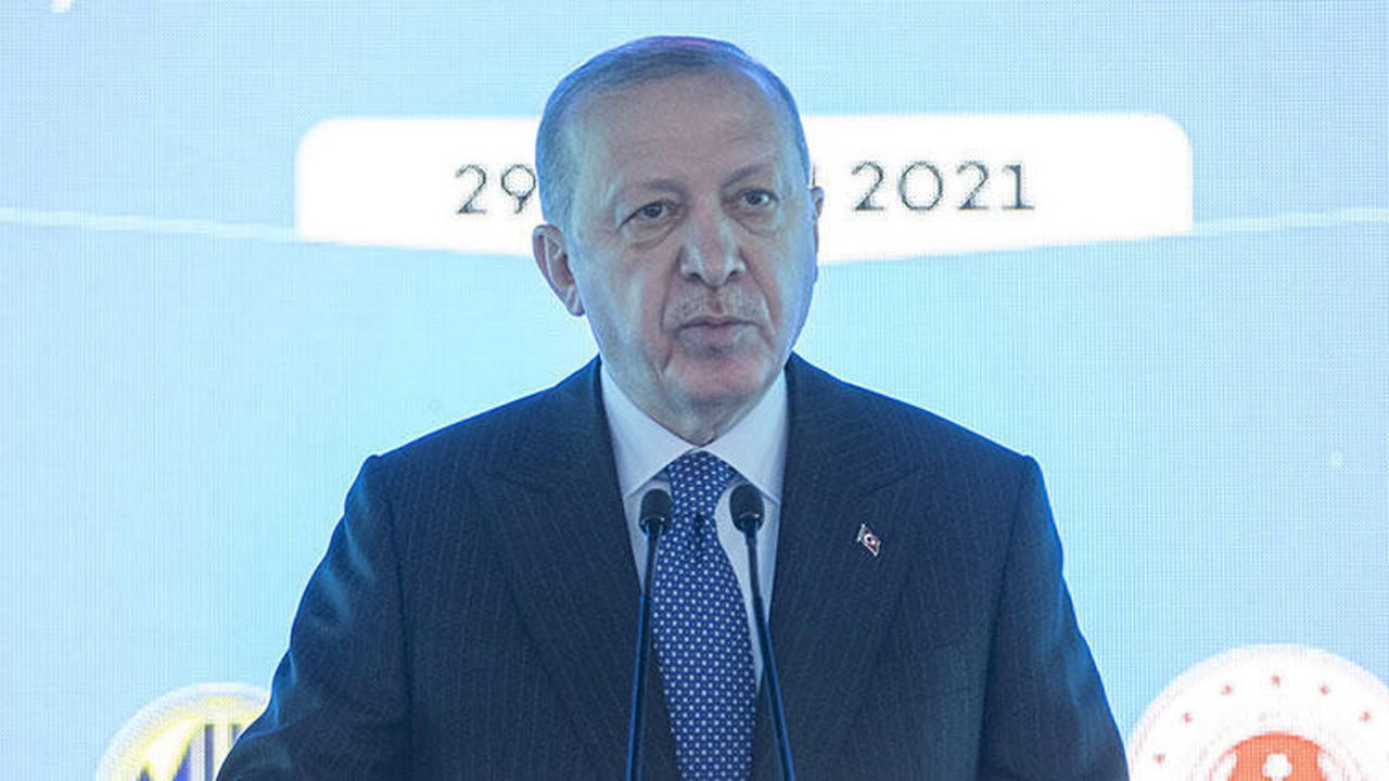 Cumhurbaşkanı Erdoğan memur maaşlarının ne zaman yatacağını açıkladı. İşten çıkarma yasağının süresi uzatıldı