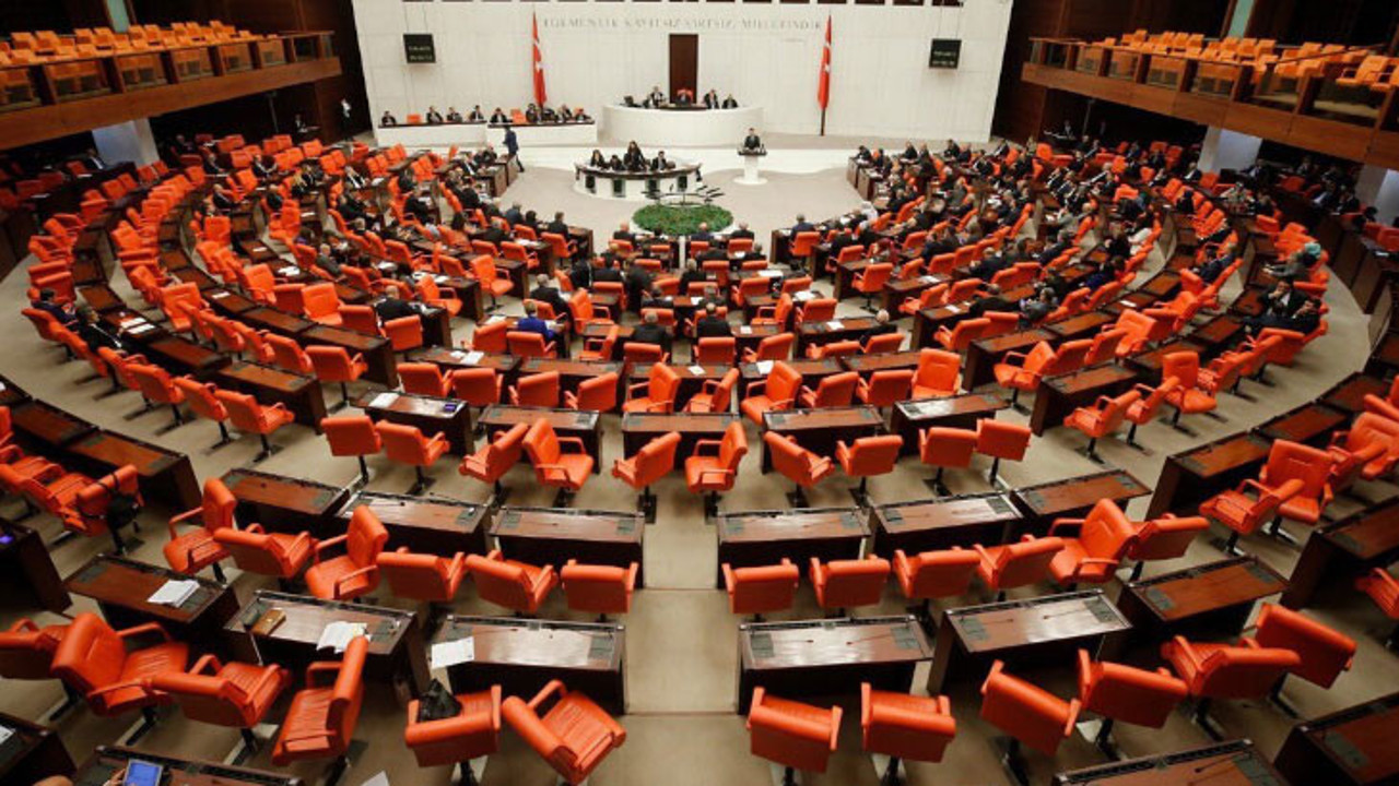 İYİ Parti'nin 'Bayram ikramiyesi bin 550 TL olsun' önerisi iktidar oylarıyla reddedildi