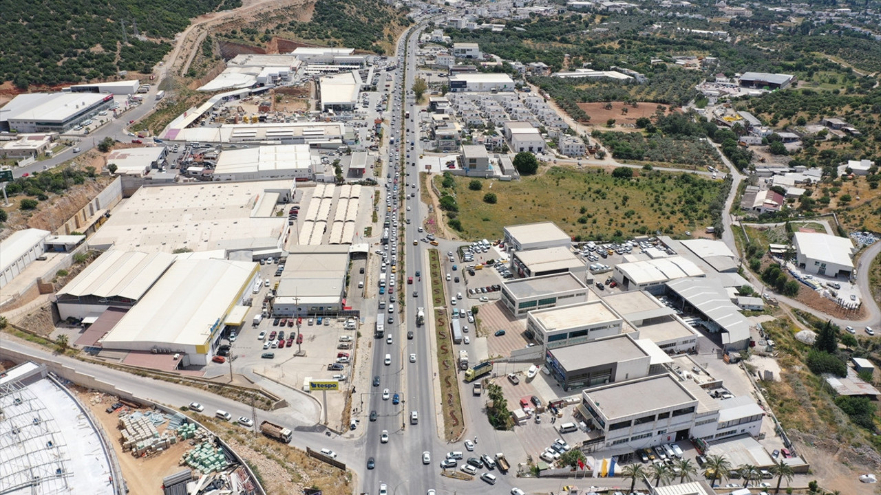 Bir haftada 600 bin kişi geldi. Belediye Başkanı açıkladı. Salgın korkusu sardı