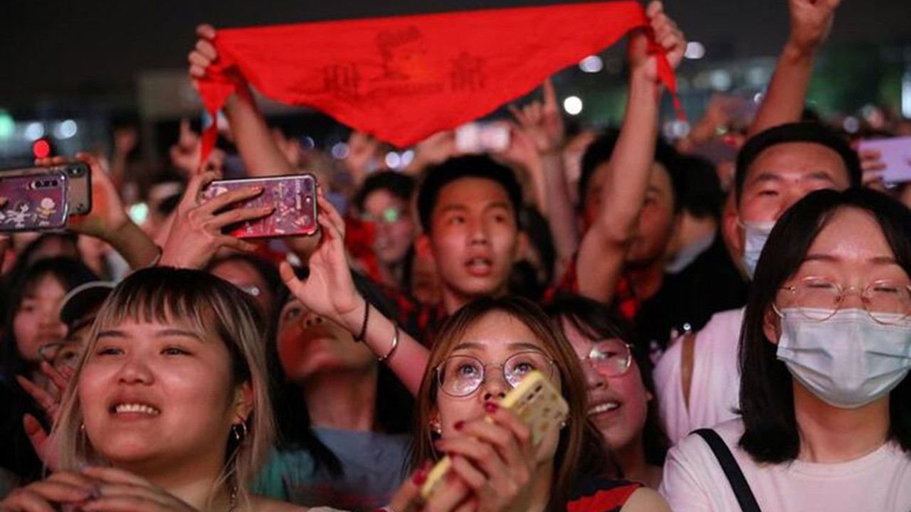 Koronanın başkentinde binlerce kişilik festival