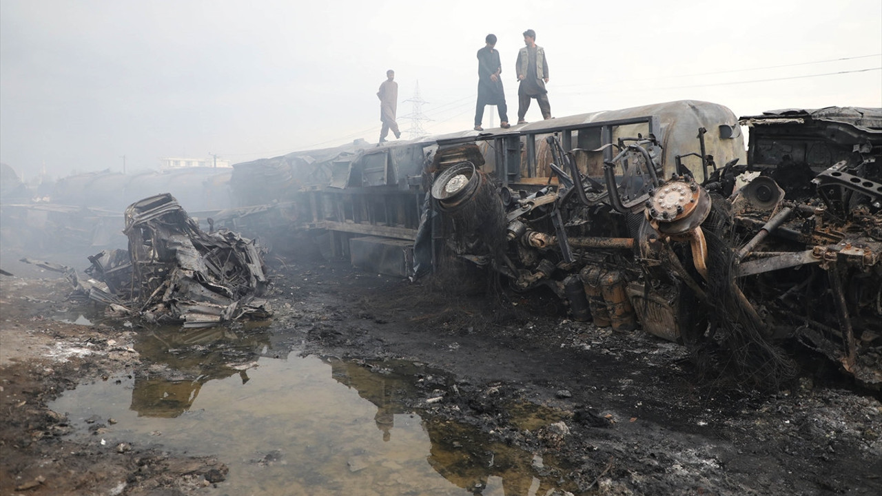 Kabil'de petrol istasyonunda yangın. Ölüler var