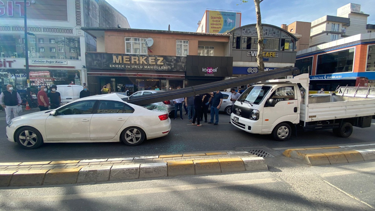 Onlarcası mızrak gibi saplandı. Ölüm 3 kişiyi teğet geçti