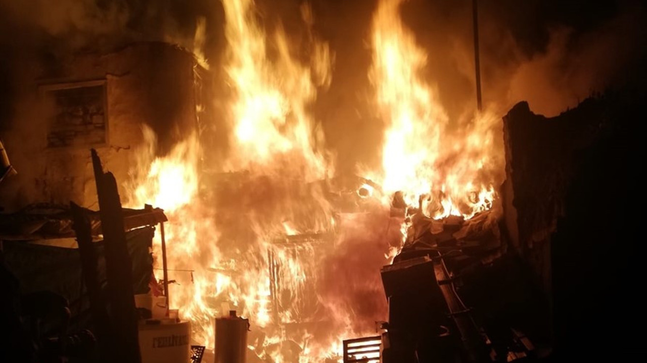 Kümeste yangın. Yüzlercesi yandı