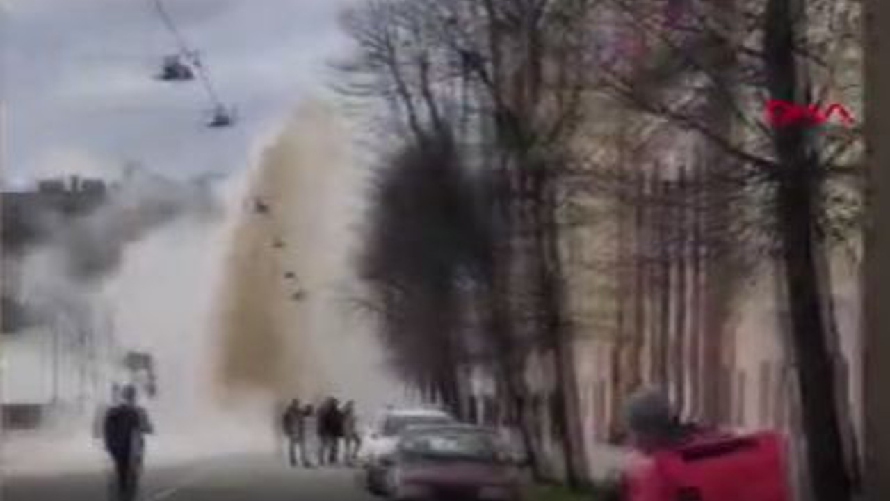 Rusya'da su borusu volkan gibi patladı