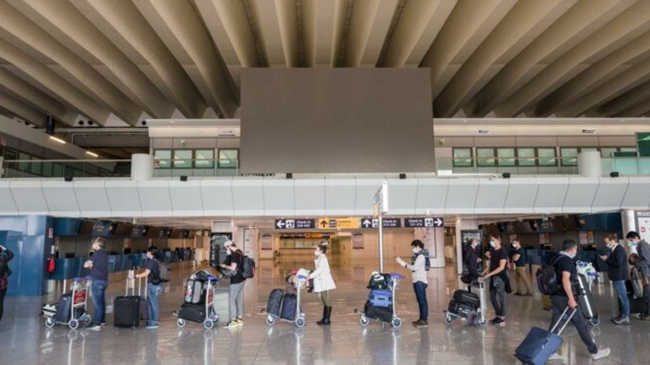 Türkiye'den uçup karantinaya girmiyorlar. İşin kolayını bulmuşlar
