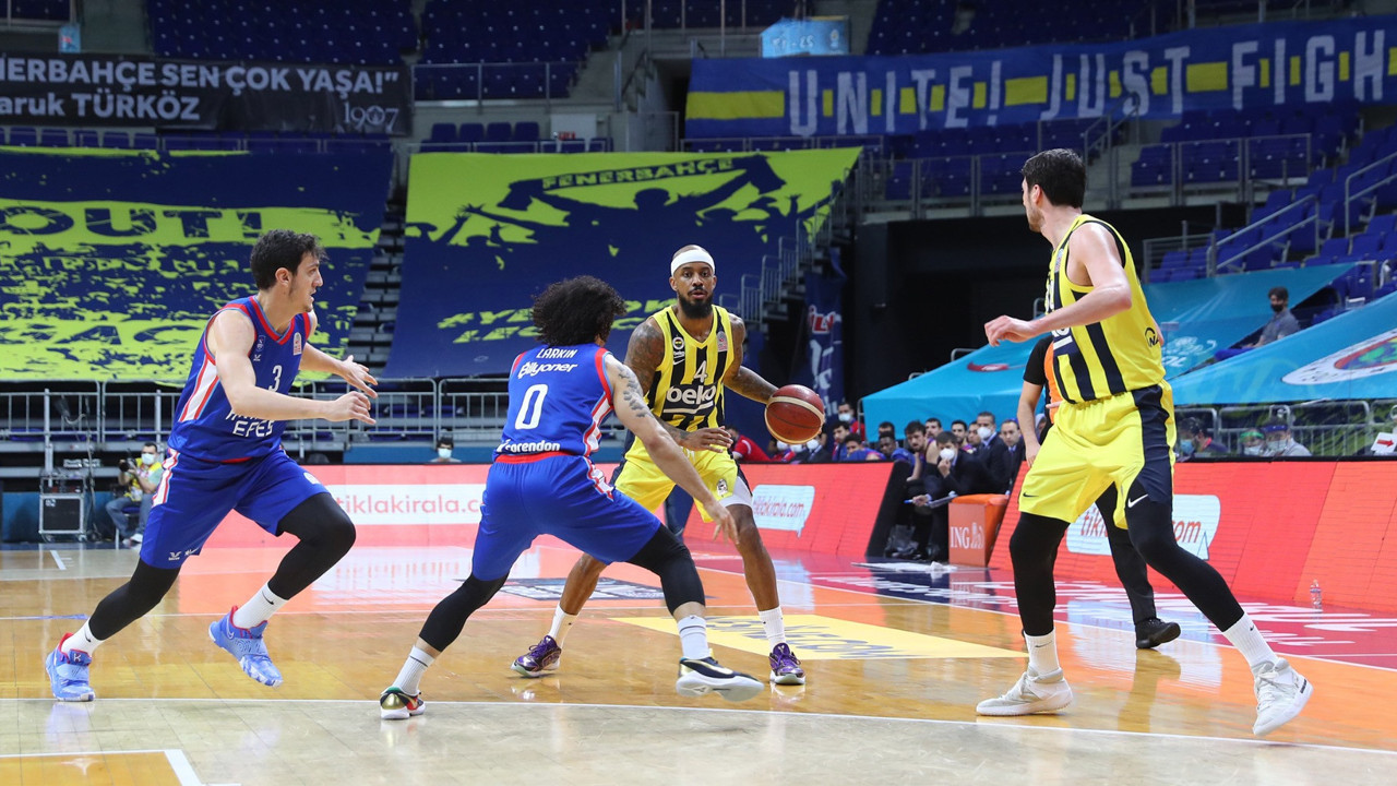 Anadolu Efes Lig'de de kral: Fenerbahçe'yi de geçtiler