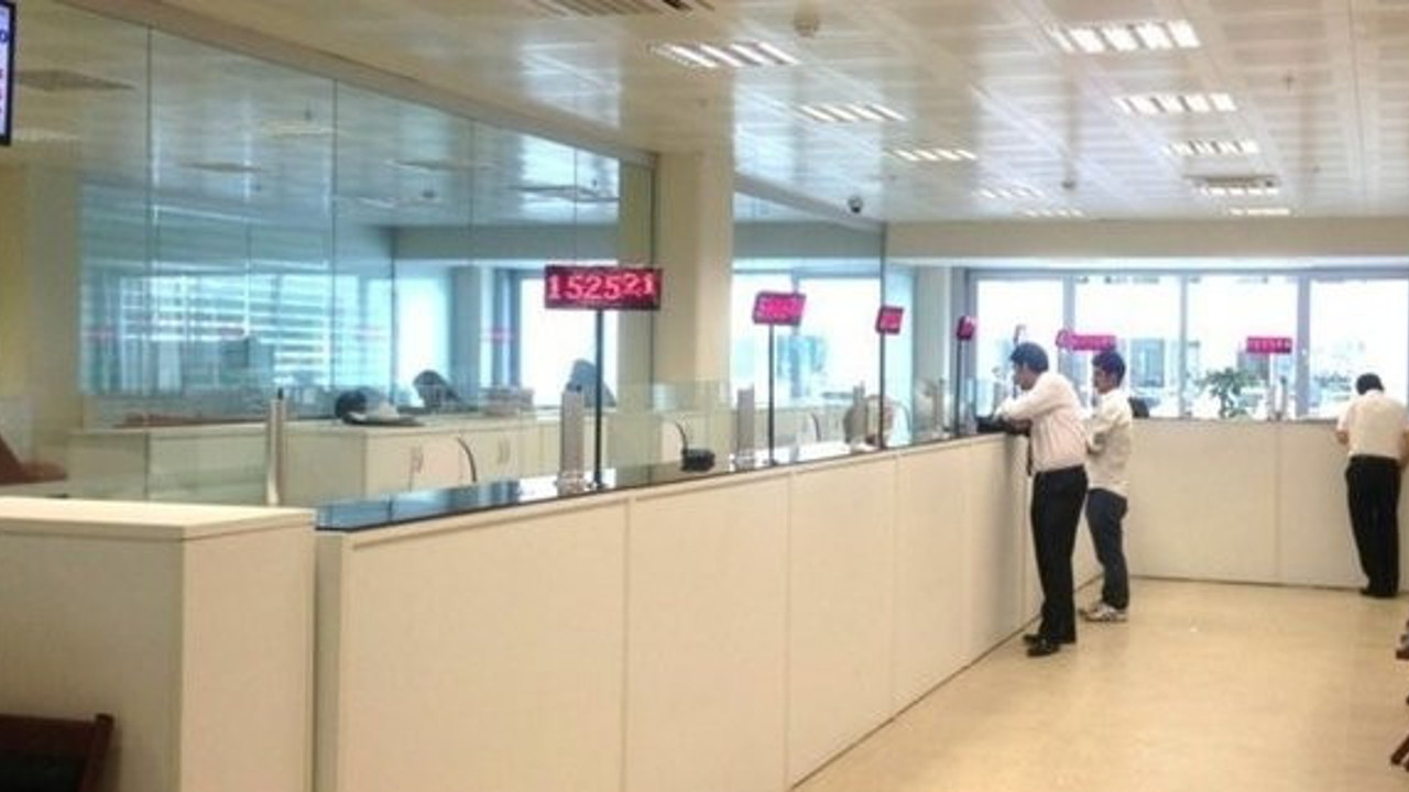 Bankaların masraf ve komisyonundan korunmanın yolunu açıkladılar. Tavsiyeleri bankacılar verdi okumadan şubelerin önünden bile geçmeyin