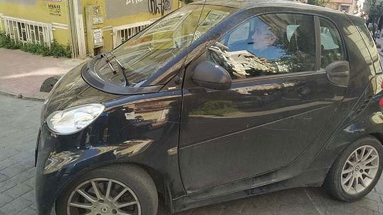 Ödül canavarı yönetmenin arabası şok etti. Başkası olsa trilyonluk lüks araba alırdı