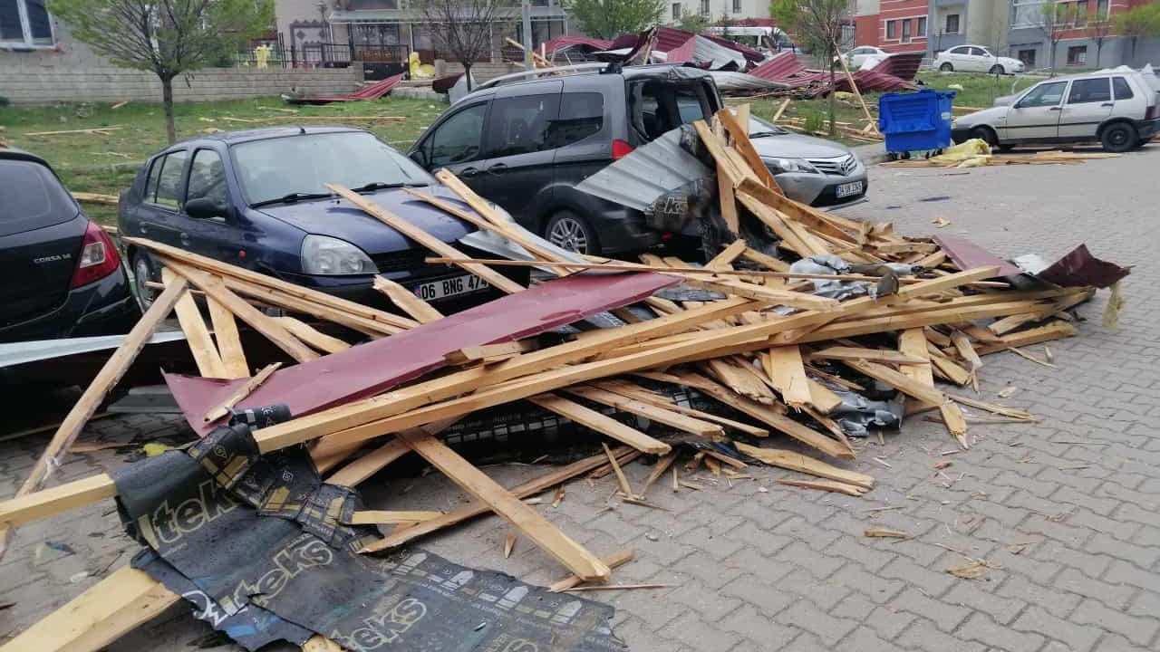 Yozgat'ta fırtınanın verdiği hasar tespit ediliyor
