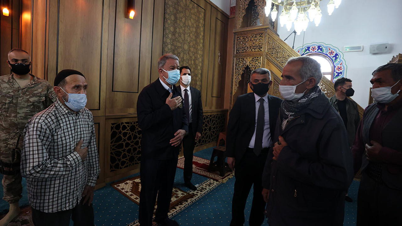 Bakan Akar bayram namazını Şırnak'ta kıldı