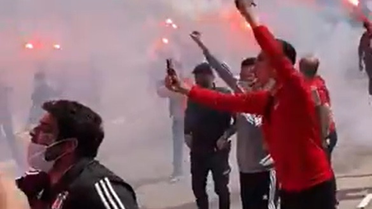 Bu görüntüler Beşiktaş takım otobüsünün içinden çekildi. Az sonra olacaklara inanamayacaksınız