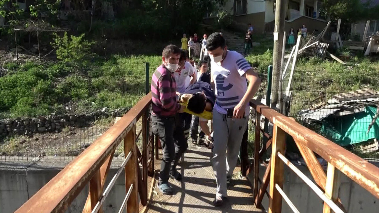 Bir anda 5 metreden dereye düştü. Kaza geliyorum demedi