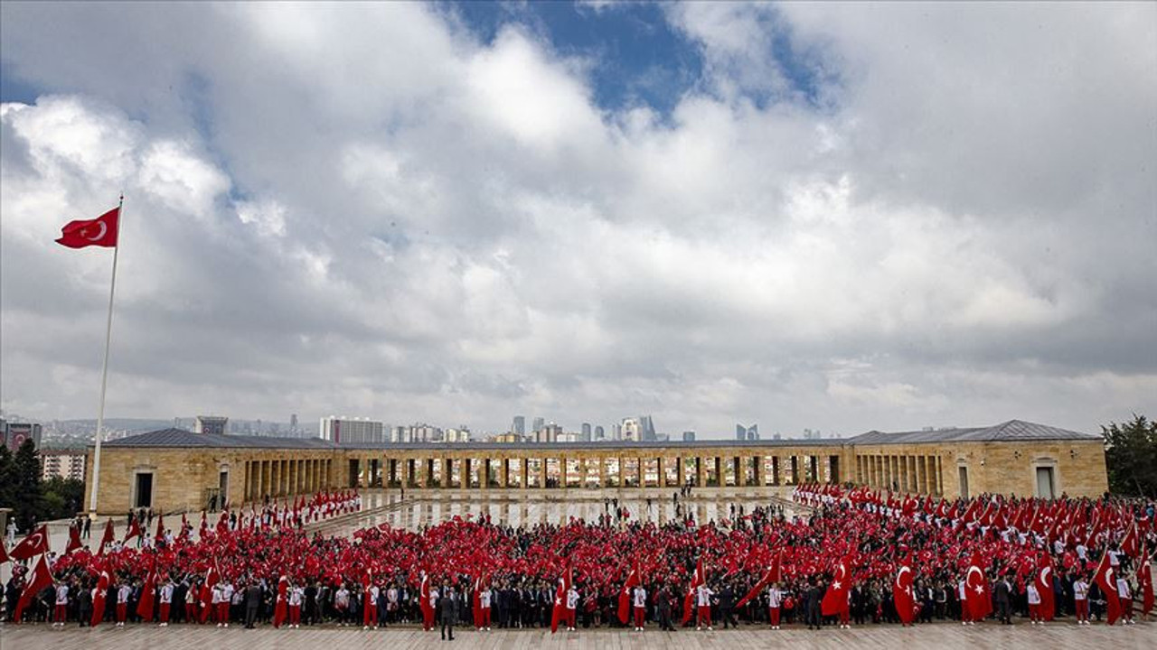 Süper Lig'de mücadele eden İstanbul kulüpleri, 19 Mayıs'ı kutladı
