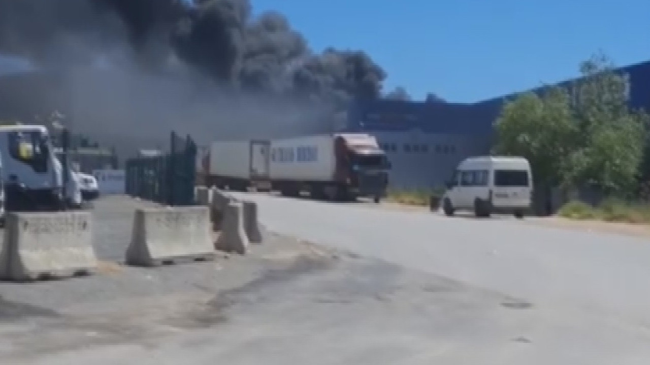 Lojistik firmasına ait depoda yangın