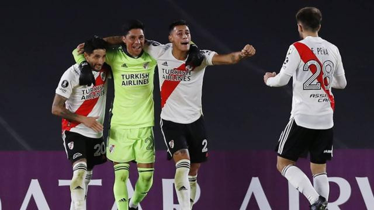 Dünya futbol tarihine geçecek bir maç! 20 futbolcu korona olunca, orta saha oyuncusu kaleye geçti