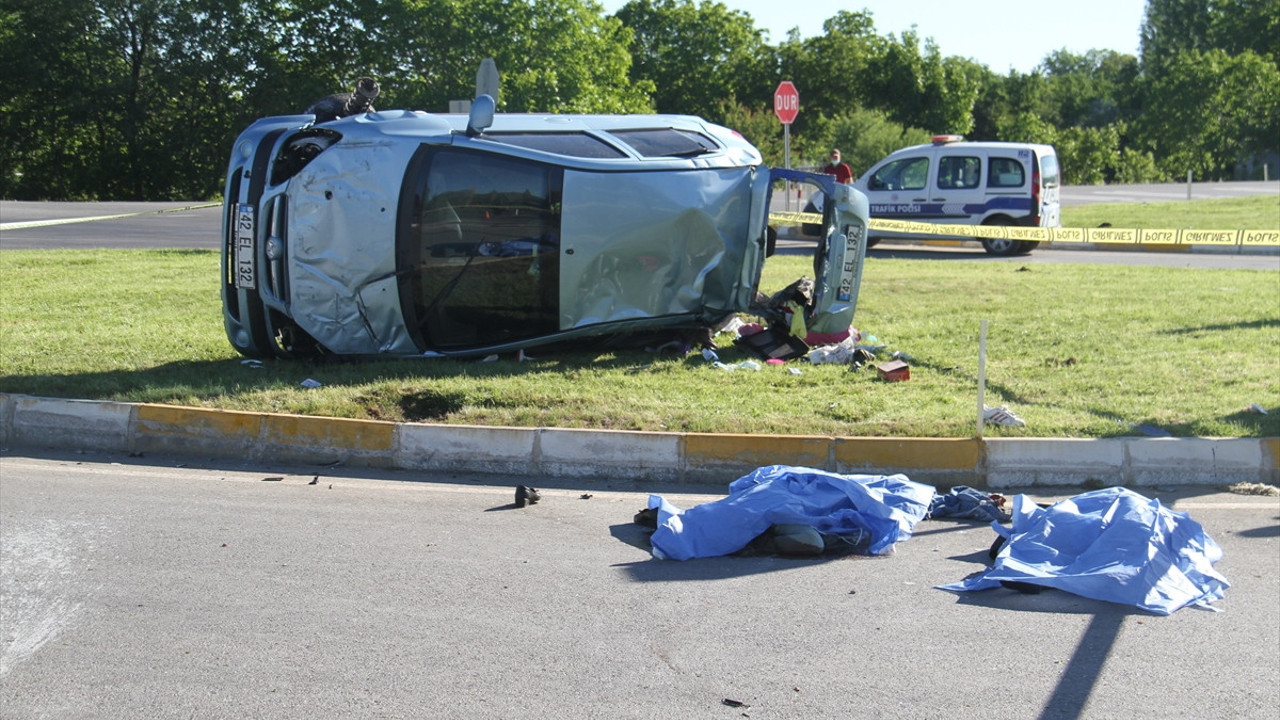 Konya’dan kara haber geldi. Otomobil takla attı anne ve kızı öldü