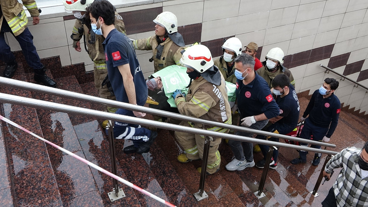 Taksim metrosunda intihar girişimi. Genç kadın ölümle pençeleşiyor