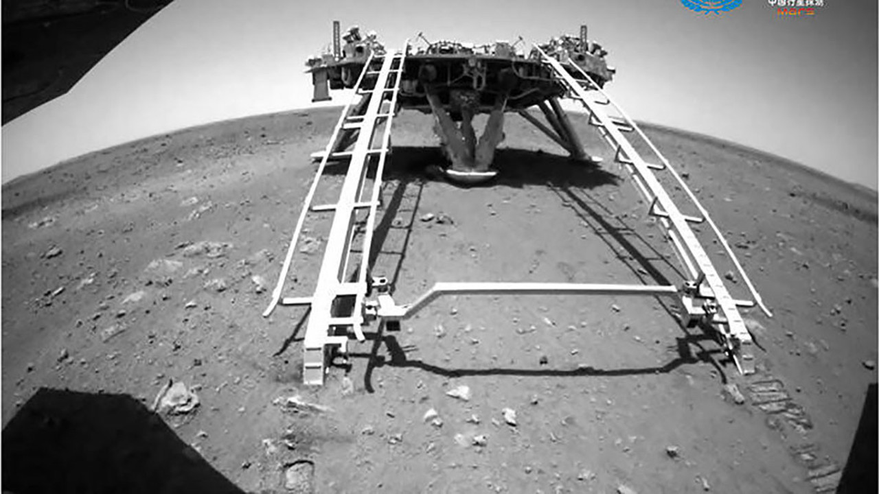 Çin’in uzay aracı Zhurong Mars’ta ilk sürüşünü yaptı