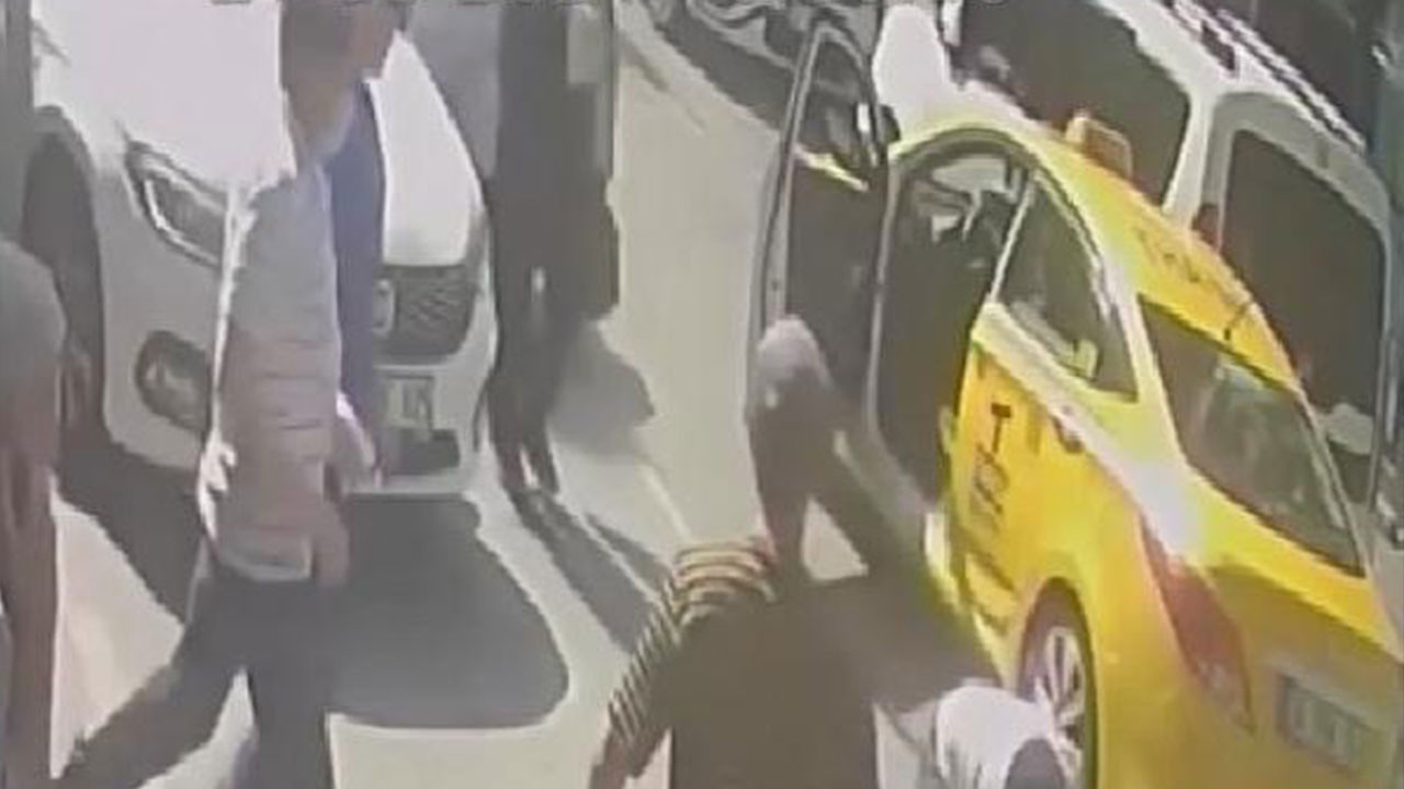 Taksici ile müşteri arasında kısa mesafe kavgası