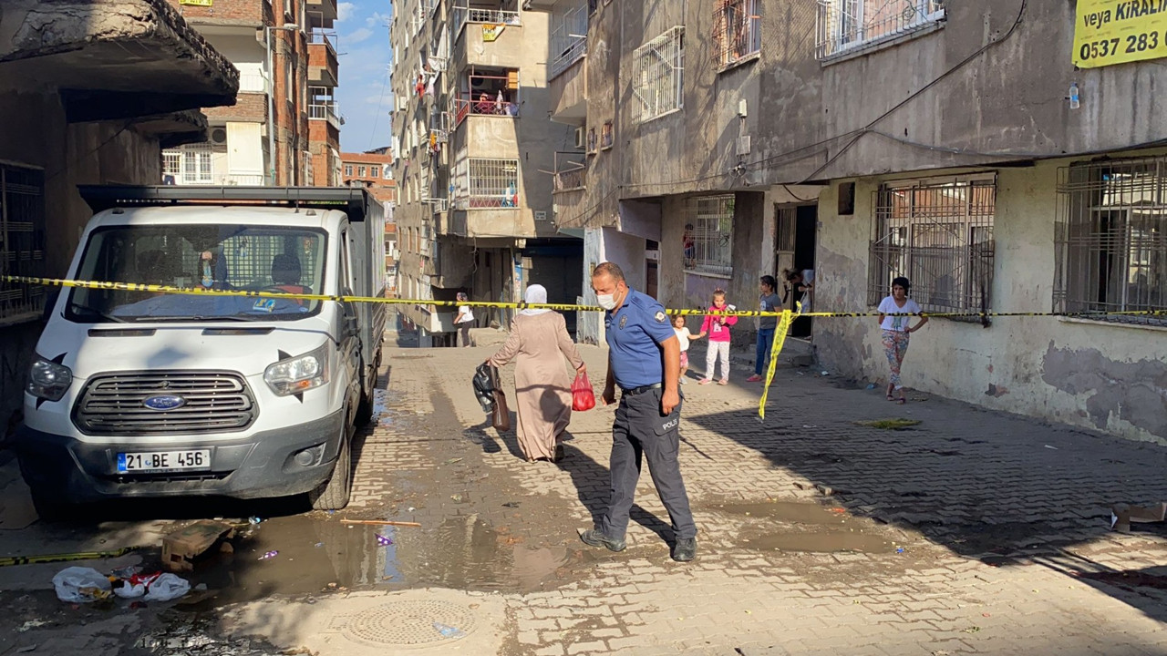 Karısı ve kaynanasına kurşun yağdırdı