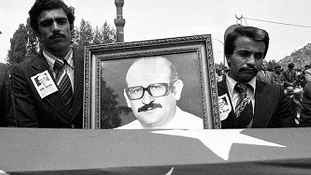 Türk siyasetinin namusu: Gün Sazak Efsane bakan anılıyor