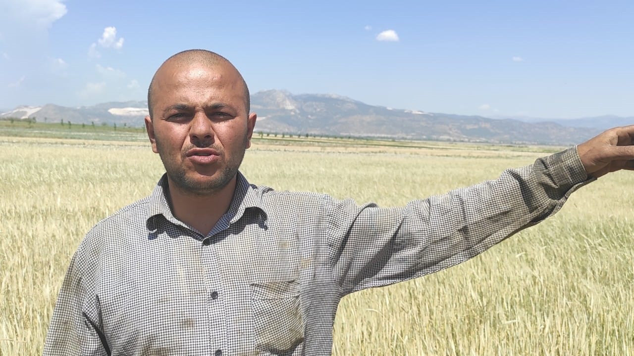 Burdur'da çiftçi ile paraşütçünün diyaloğu herkesi güldürdü