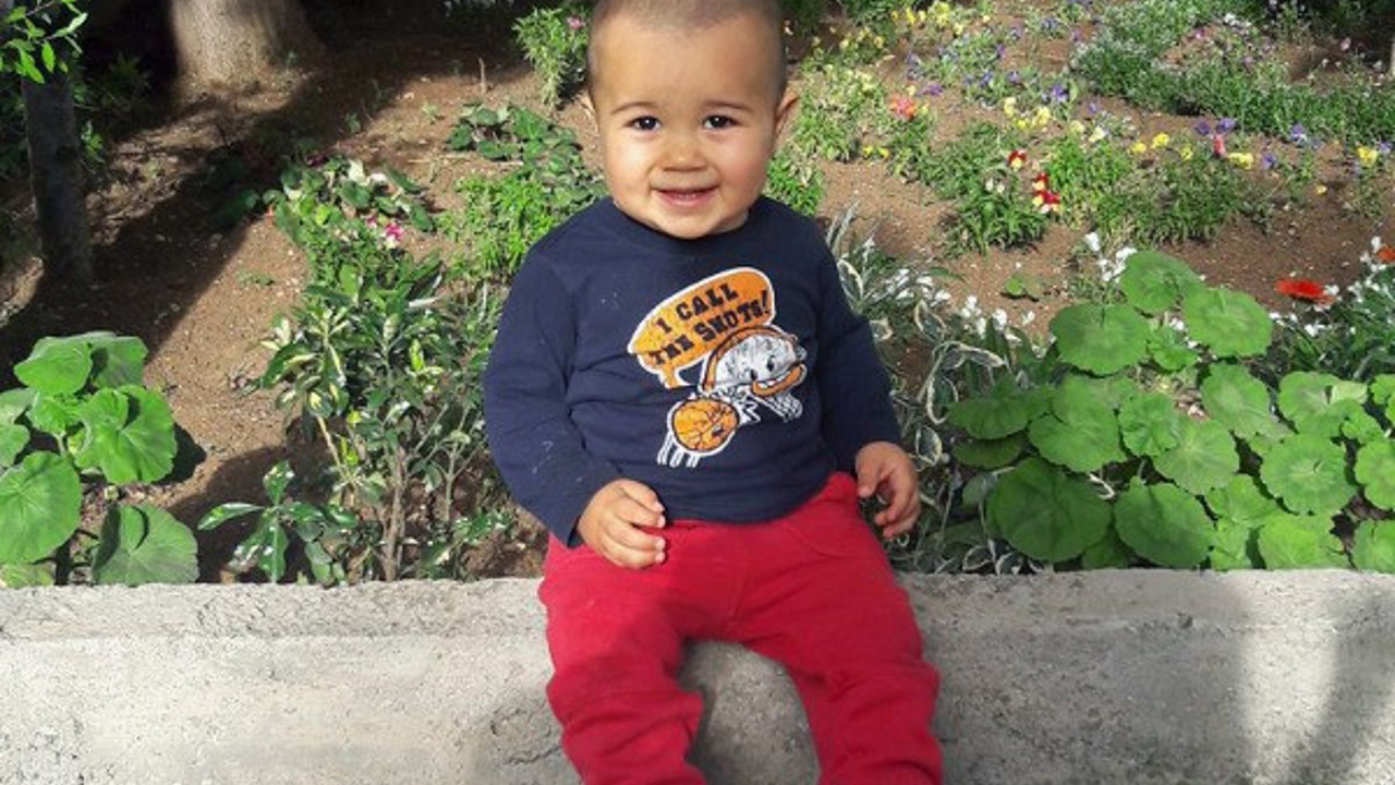 Asansörde kabinle duvar arasına sıkışan minik Eren, hayatını kaybetti