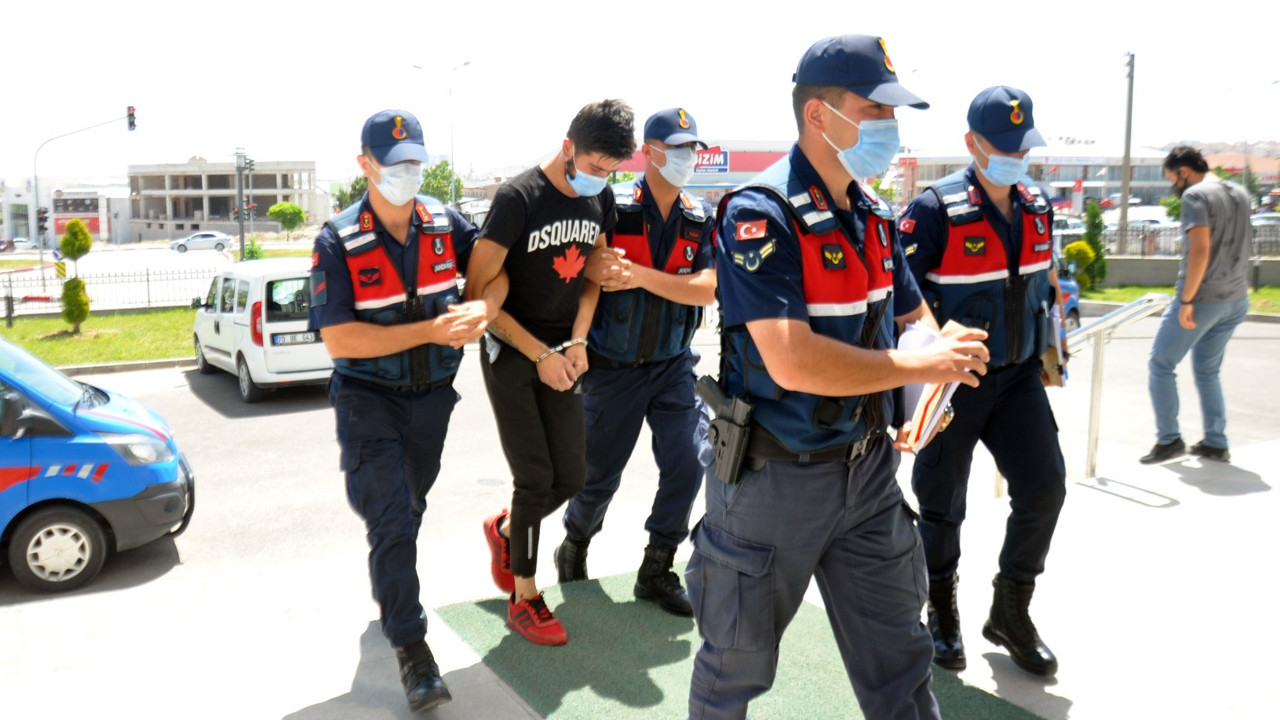 Kiraladığı otomobille 2 günde 7 evi soydu