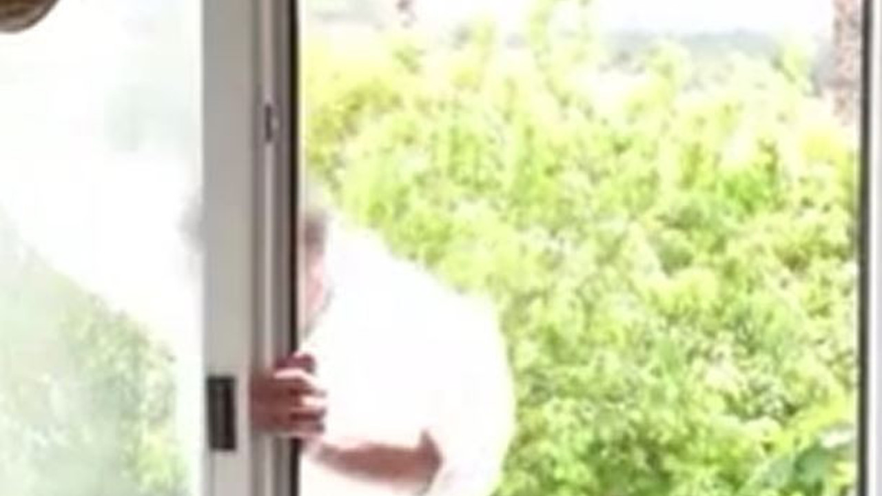 Kadir Ezildi cam silerken beşinci kattan düştü