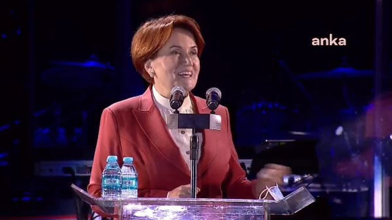 Meral Akşener İstanbul'un fethinin 568. yıl dönümü programına katıldı.