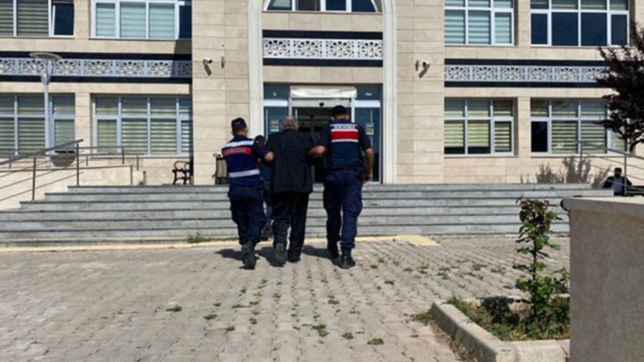 Hakkında 21 yıl hapis cezası bulunan firari noterde yakalandı