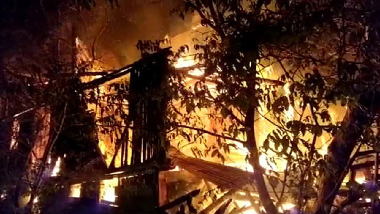 Ahşap ev alevlere teslim oldu (01 Haziran 2021)