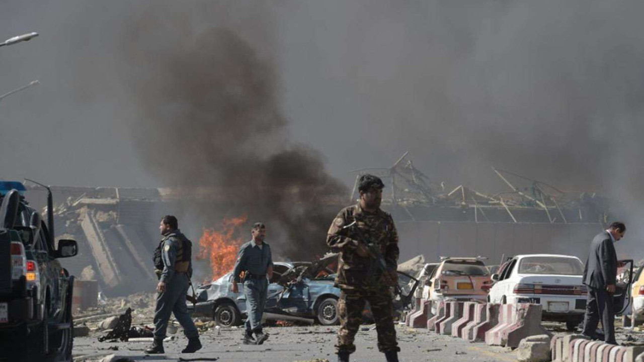 Bombalar peş peşe patladı: 10 ölü