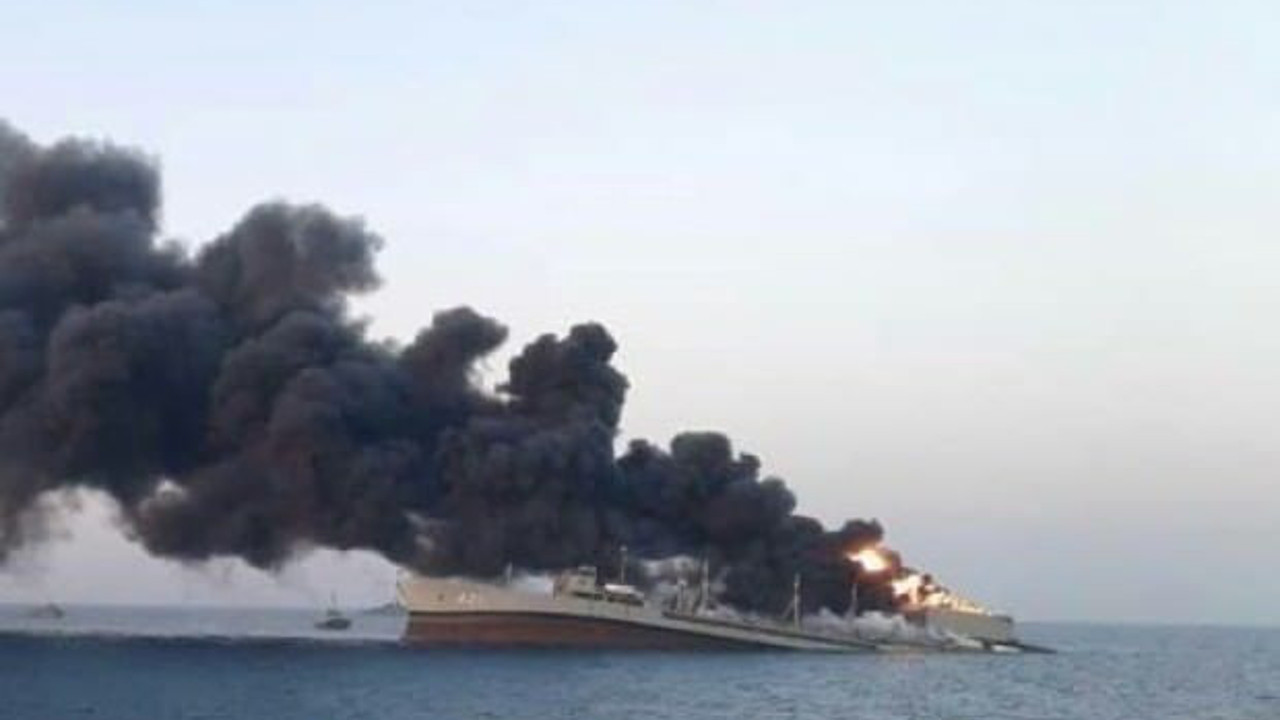İran donanmasının en büyük gemisi Umman Denizi'nde battı