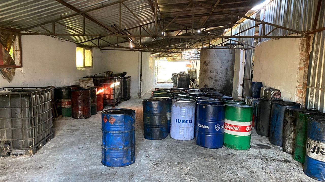 İzmir'de 16 bin 600 litre kaçak akaryakıt ele geçirildi