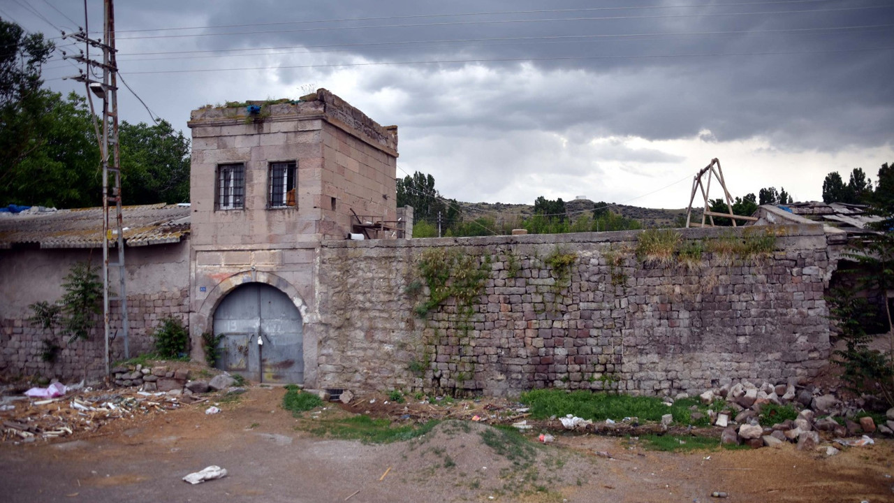 Atatürk’ün ziyaret ettiği han ahır olarak kullanılıyor