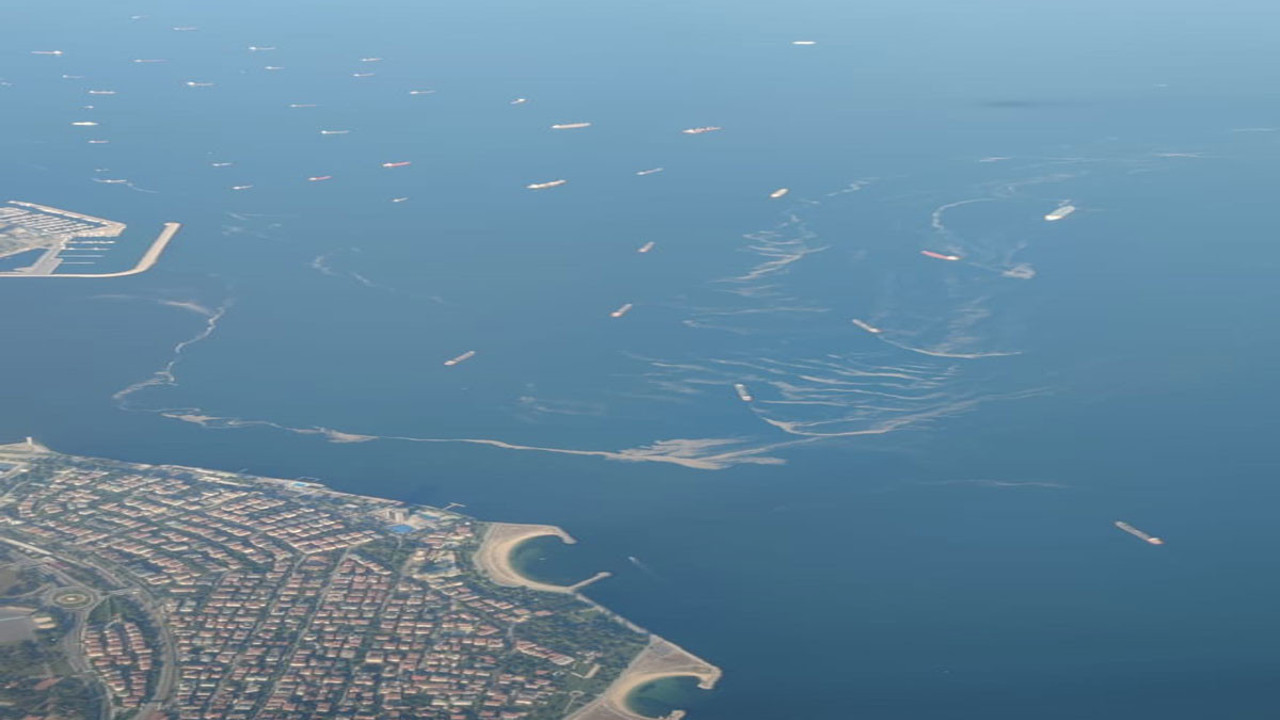 Marmara’daki deniz salyası Bakırköy Zeytinburnu sahillerine geliyor