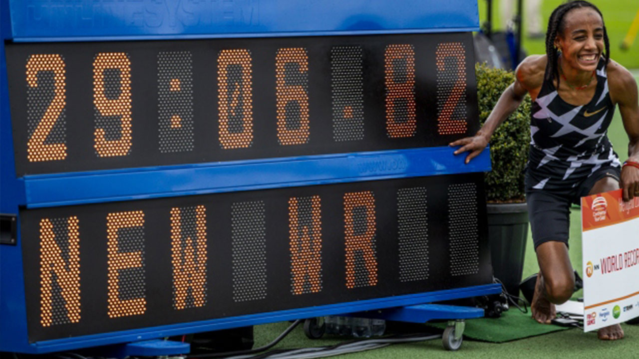 Mülteci olarak gittiği ülkenin gurur abidesi oldu