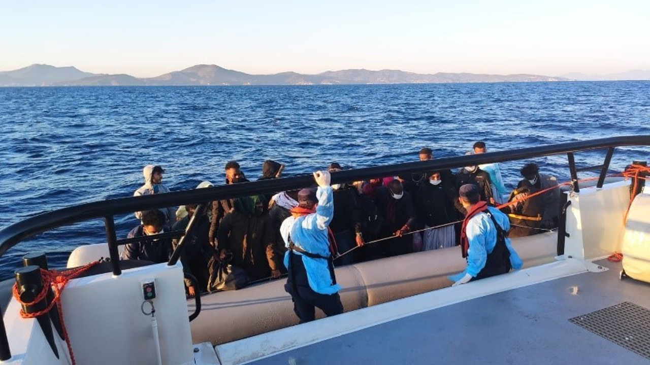 İzmir'de 131 kaçak göçmen kurtarıldı