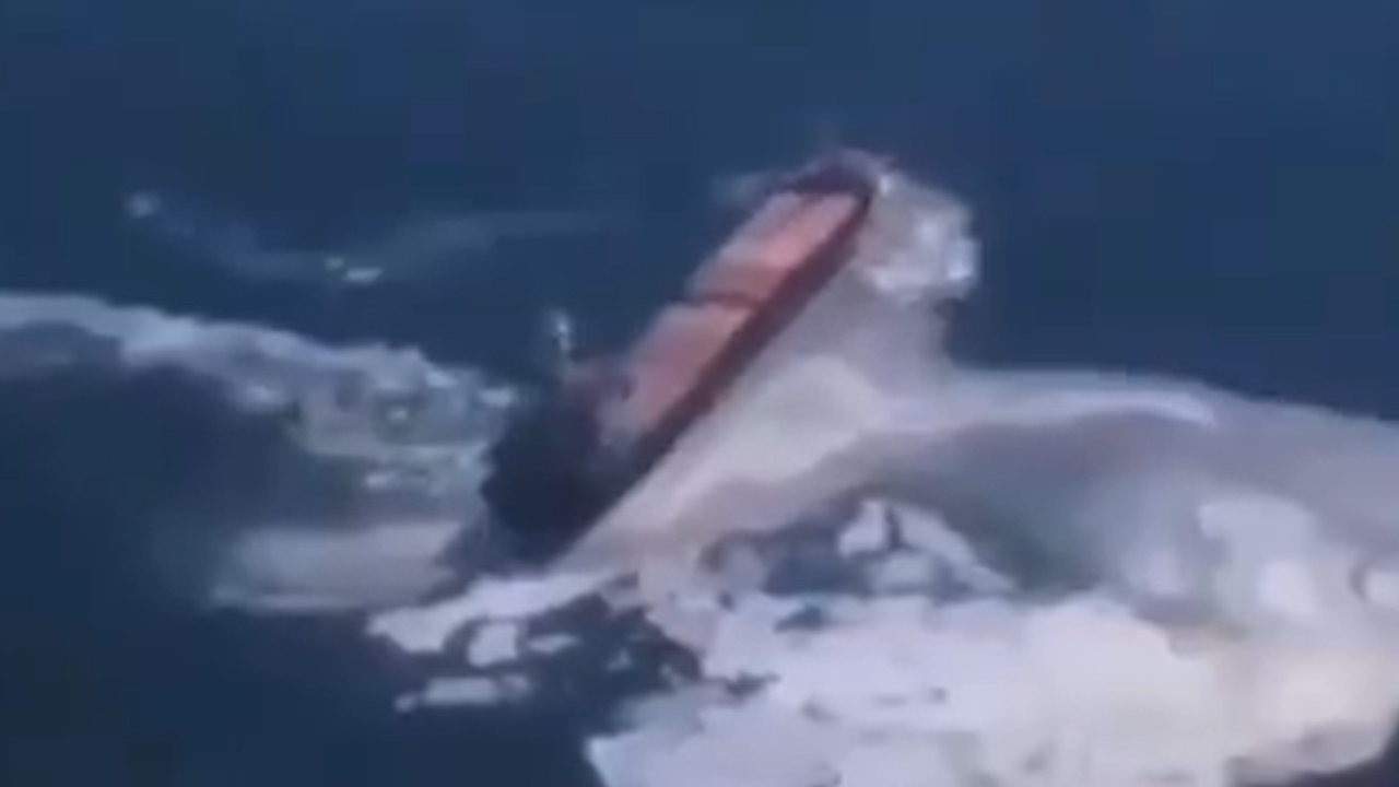 Marmara Denizi'ne müsilajı gemiler mi döktü. O anlar havadan görüntülendi