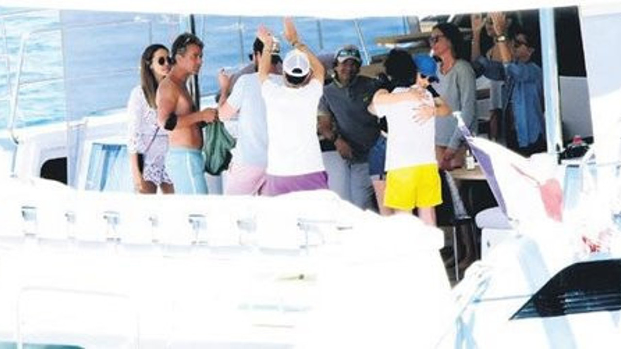 Sosyete tekne partisinde vur patlasın çal oynasın yaptı